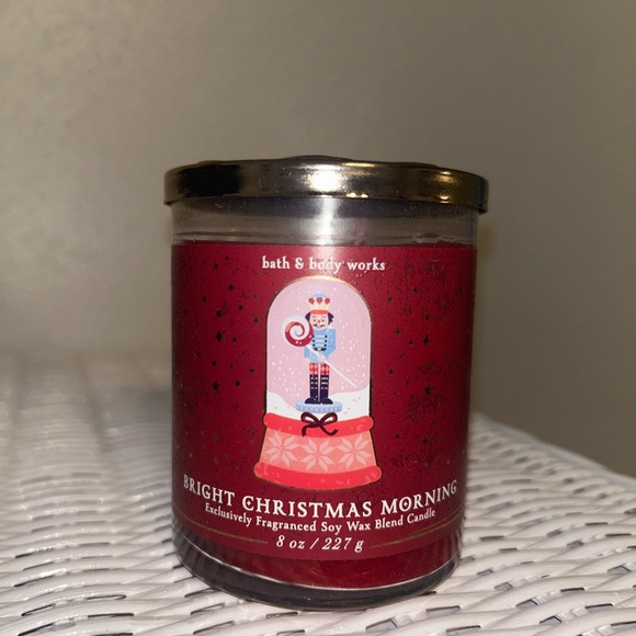 NEW Bath and Body Works ‘Bright Christmas Morning’ single wick candle - Picture 2 of 3